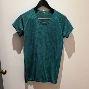 lululemon athletica Short Sleeve Athletic top in Teal Green Marled Black